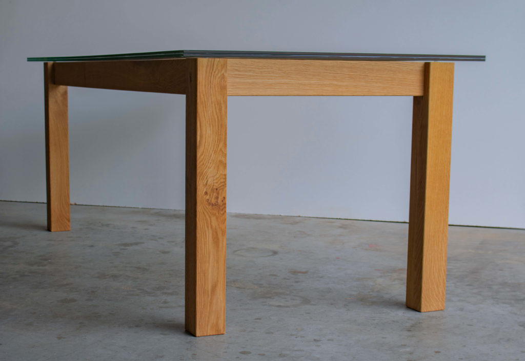Design Tisch aus Glas und Holz